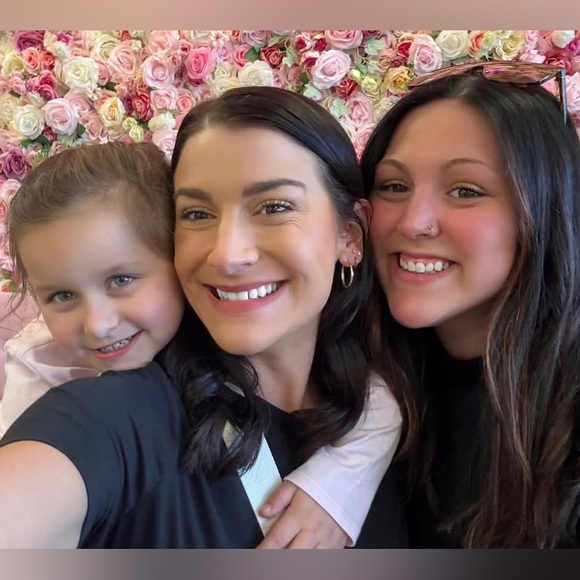 🌹🍃Welcome to my Posh-Closet!!🍃🌹 - Picture 4 of 16